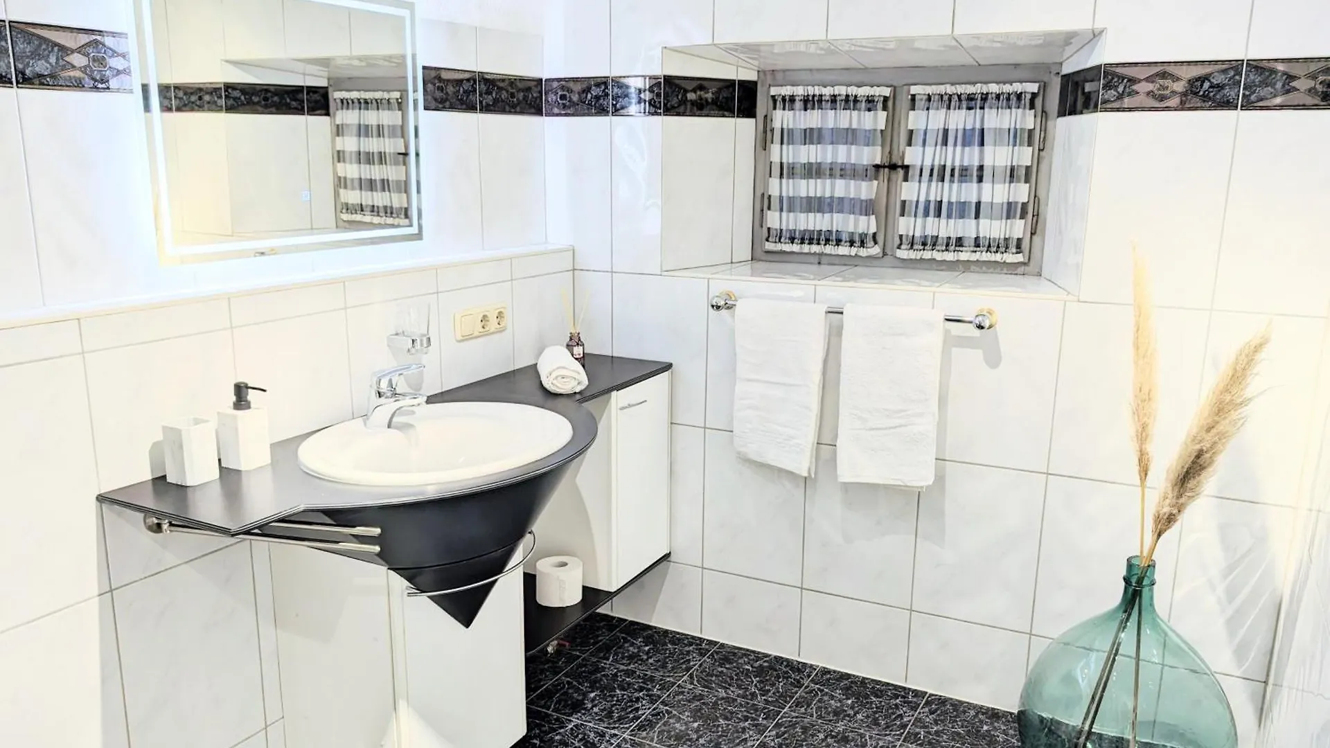 Apartment Neu! Moderner Bayrischer Flair Vor Pilatushaus Oberammergau Deutschland