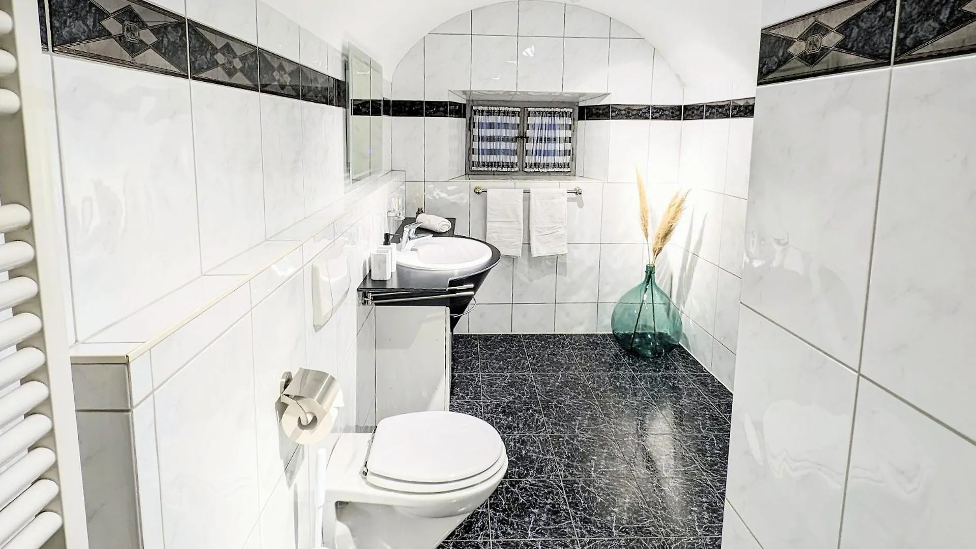 Apartment Neu! Moderner Bayrischer Flair Vor Pilatushaus Oberammergau