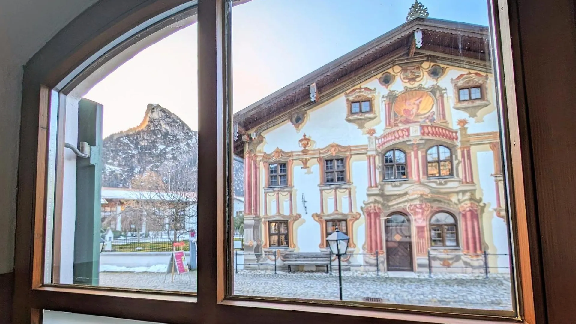 Apartment Neu! Moderner Bayrischer Flair Vor Pilatushaus Oberammergau